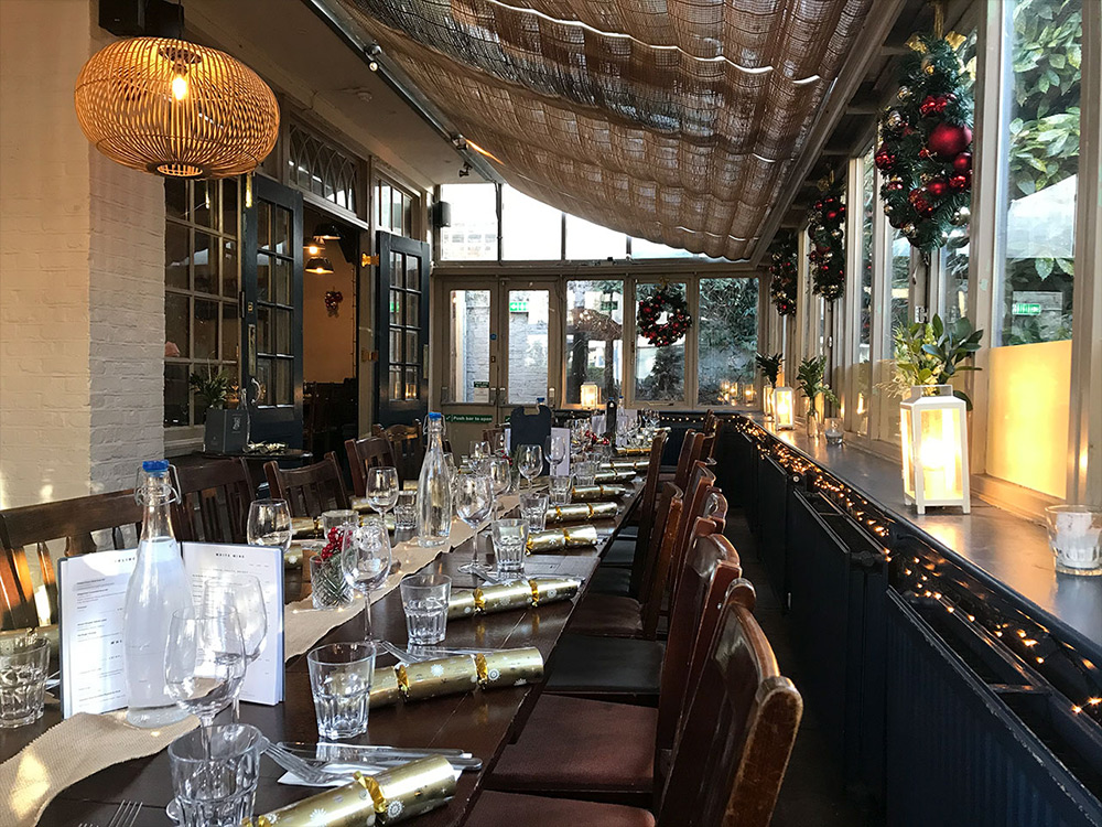 ロンドンで過ごす、パブと自宅のクリスマスディナー