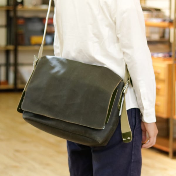 ブルックス ショルダーバッグが新入荷！ | BRITISH MADE Staff blog