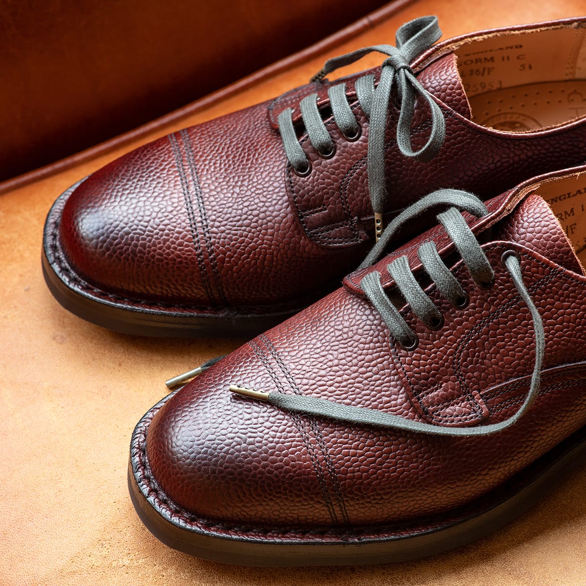 愛用の革靴が大変身 なんとシューレースを交換したら British Made Staff Blog
