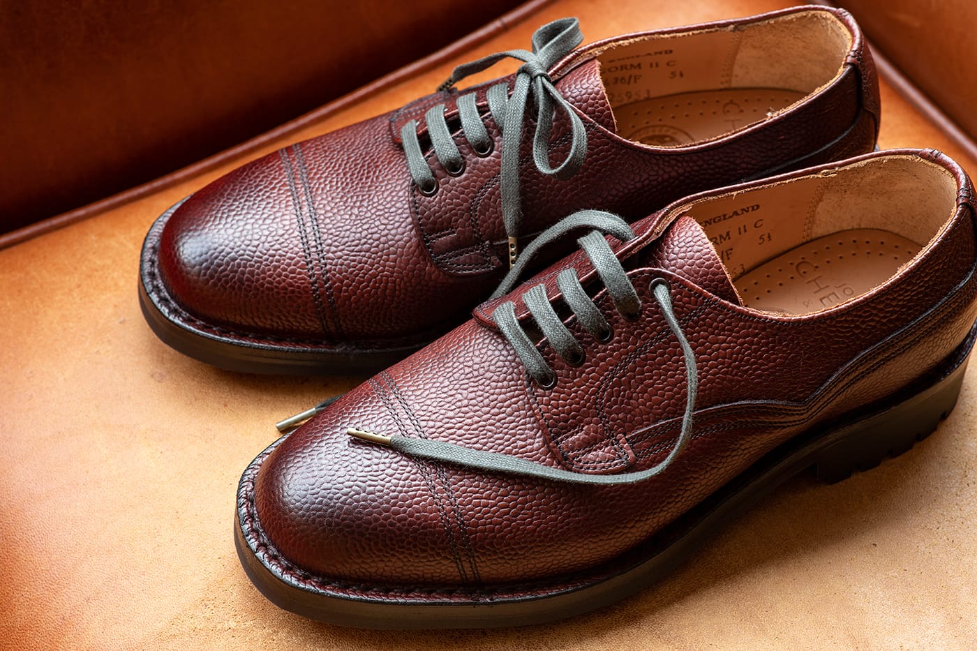 愛用の革靴が大変身 なんとシューレースを交換したら British Made Staff Blog