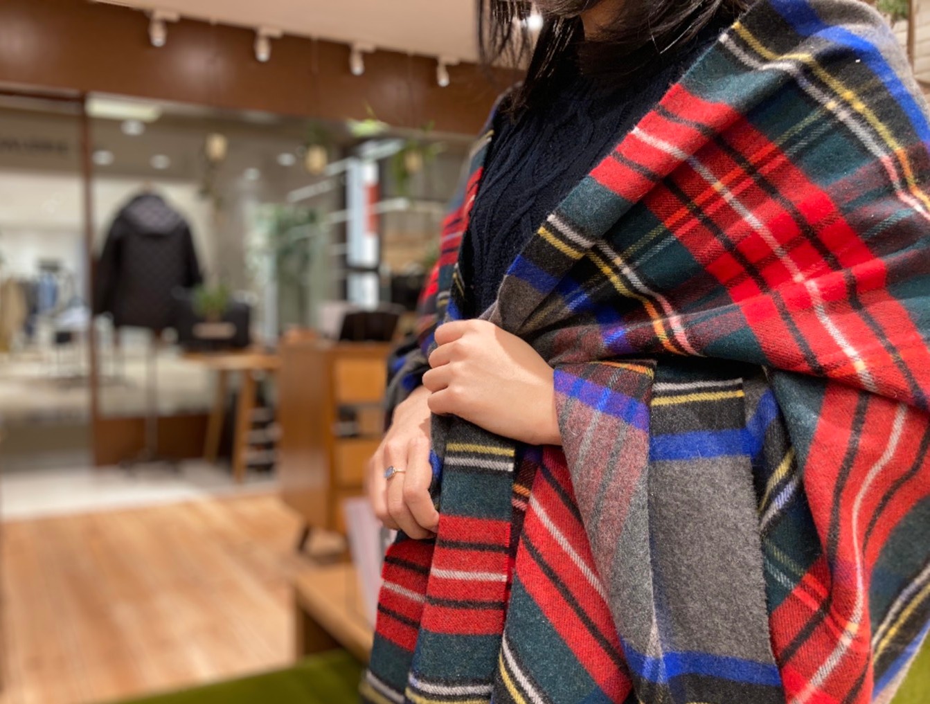 季節の変わり目にぴったり！ジョンストンズ オブ エルガンのカシミヤ