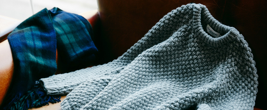 MACALASTAIR／スコットランドで伝統的な製法により丁寧に編まれる