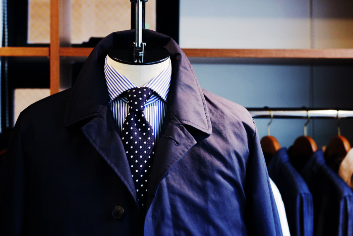 春のジャケットスタイルを彩るドレイクスのネクタイ最新コレクションが