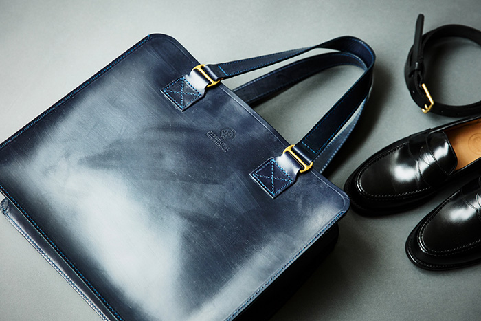 GLENROYALのONにもOFFにも使えるブライドルレザーバッグ | BRITISH MADE