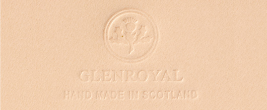 GLENROYALブライドルレザーの表面に表れるブルーム
