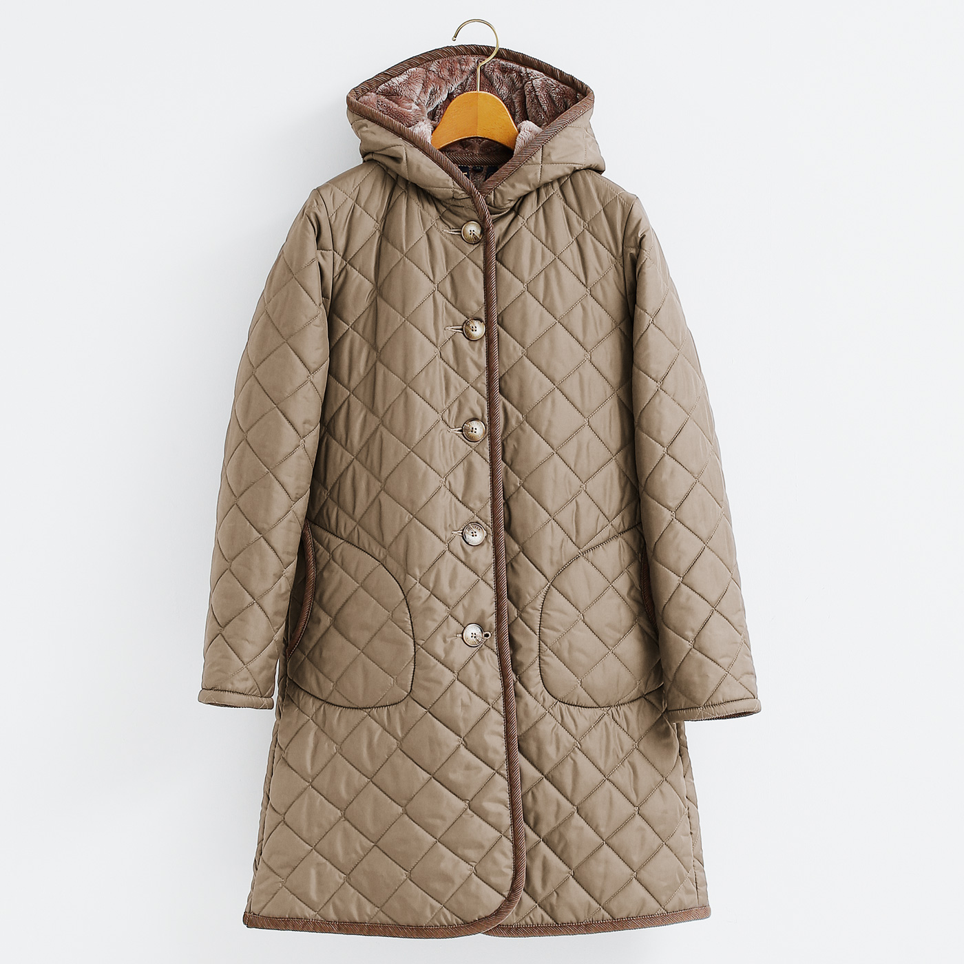 秋冬に着たい王道の英国式キルティングコート。ラベンハムの定番モデル 