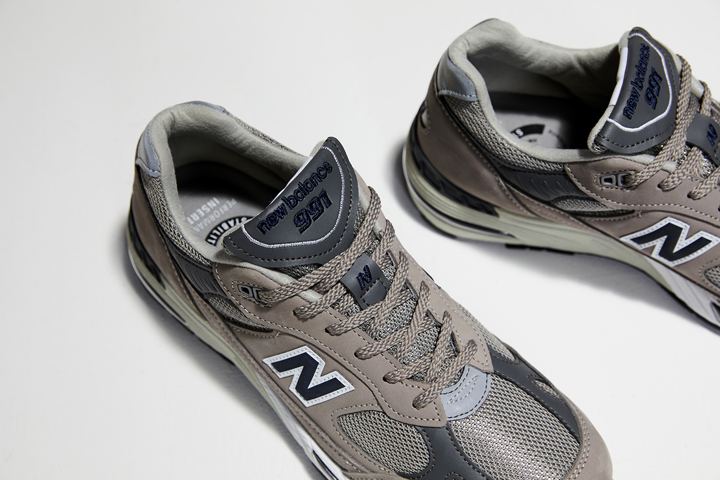 new balance(ニューバランス) シックかつ個性的なアッパーデザイン