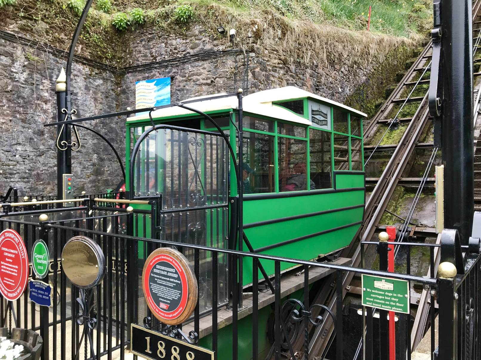 ザ·リントン＆リンマス·クリフ·レイルウェイ（The Lynton & Lynmouth Cliff Railway）