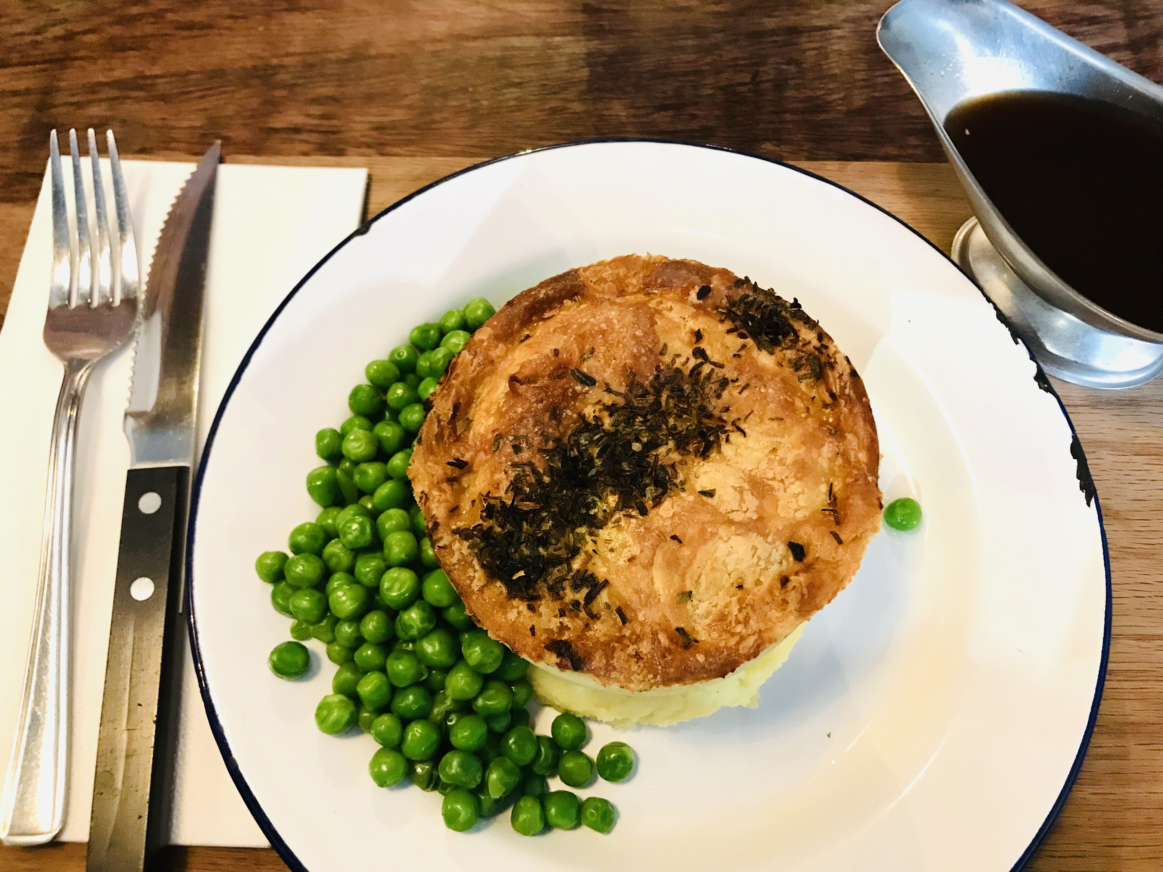 本当はおいしいイギリス料理　ステーキ＆キドニーパイ