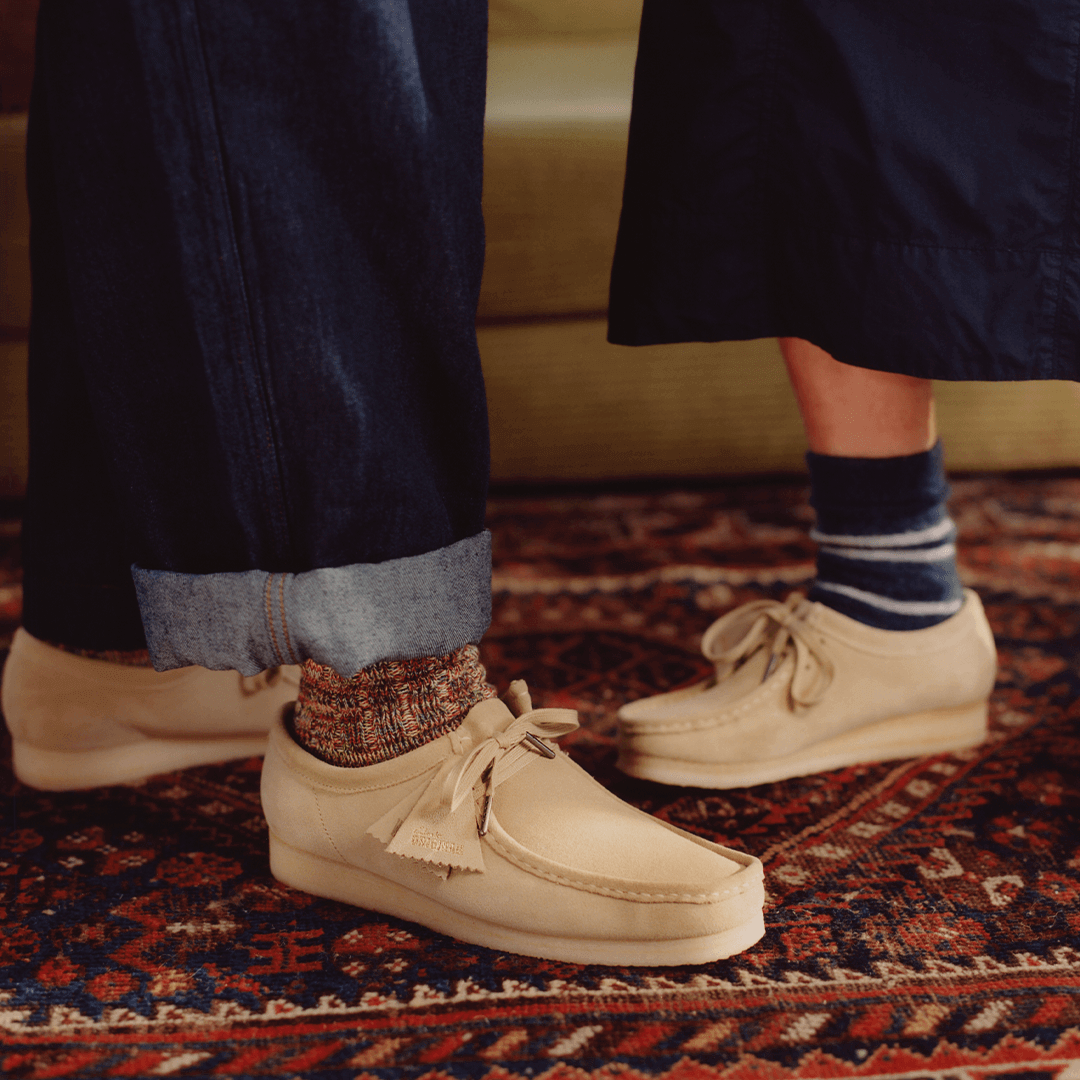 “知ってるつもり”の名靴を、あらためて。「Clarks（クラークス）」のワラビー、ブリティッシュメイドに登場！