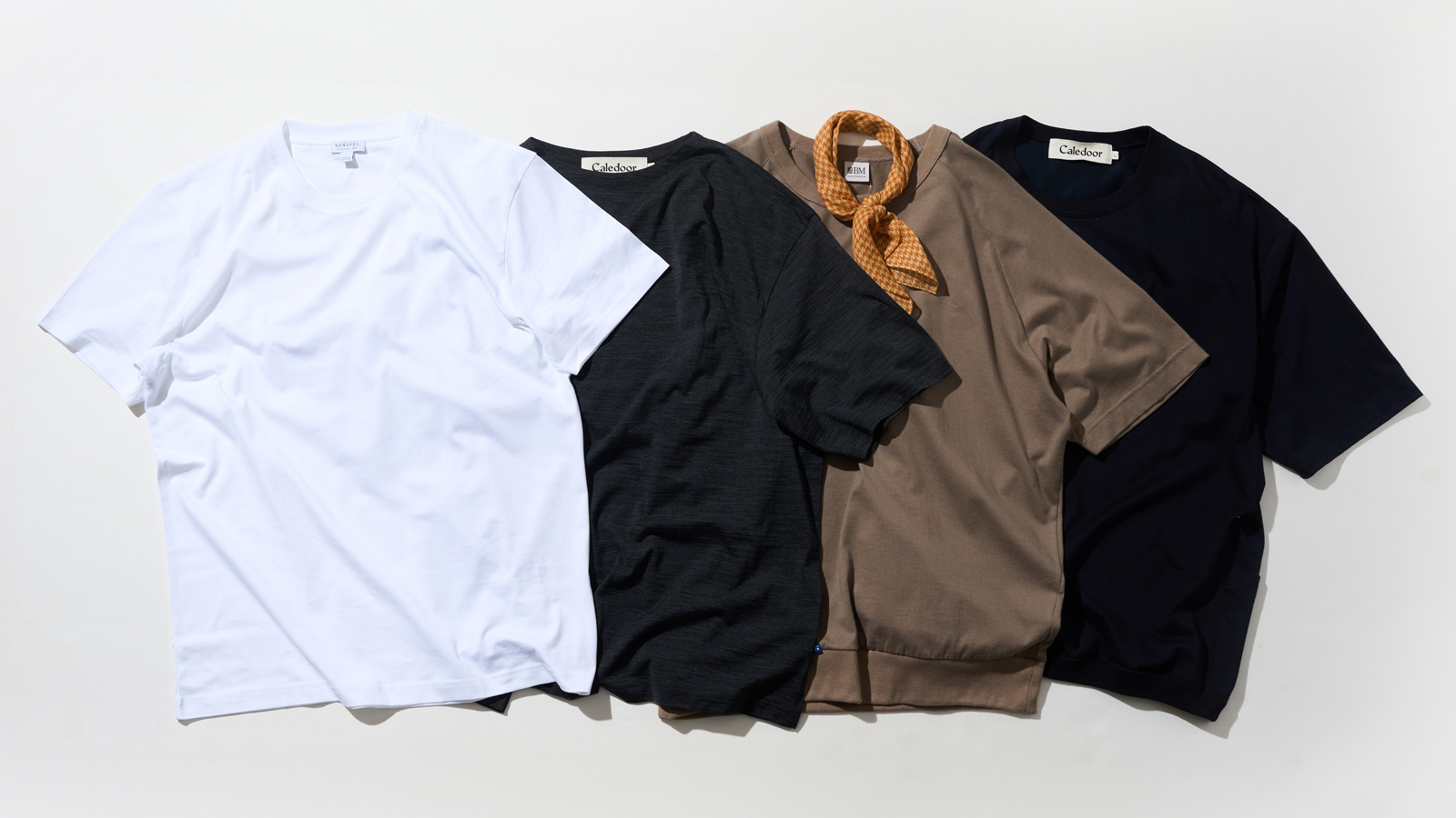 ナ大人のTシャツ再定義。上質さを味わう、素材とシルエット 4選