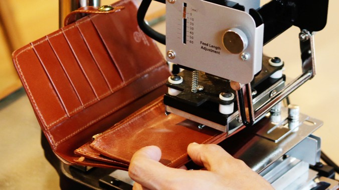 GLENROYALのマルチケースが作れる！レザークラフトを楽しむワークショップを青山本店で開催